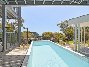 Eagle Heights - Elevated Oasis with Pool & Sea Views