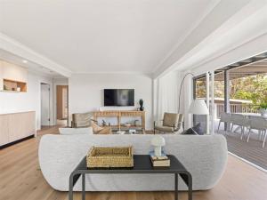 Eagle Heights - Elevated Oasis with Pool & Sea Views