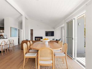 Eagle Heights - Elevated Oasis with Pool & Sea Views