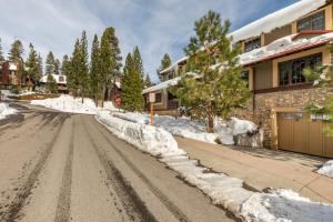 Magnolia Lodge by the Village