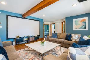 Large Chalet Hideaway - Hottub-SwimSpa - Sauna