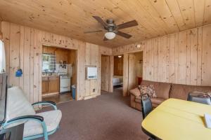 TB6 Thunder Bay Resort Cabin 6