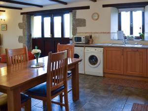 Eglos Derry Farm Cottage - E4597