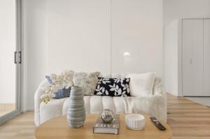 Burwood 2BR Next to Station and Mall