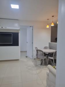 Apartamento novo bem localizado em Manaira