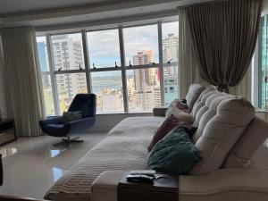 Apto Vista Mar Rua 236 Meia Praia Itapema