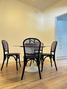 South Yarra Art Deco Luxe on the Botanic Gardens