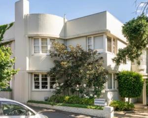 South Yarra Art Deco Luxe on the Botanic Gardens