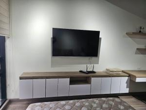 Loft North Point Studios 2