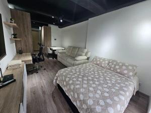 708 Loft North Point Studios II