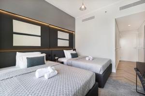 Premium Suite 3 BR 200 degree Views 85-inch TV and Sunset View