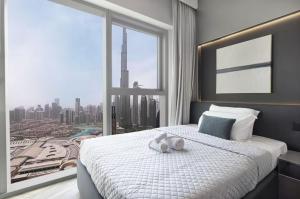 Premium Suite 3 BR 200 degree Views 85-inch TV and Sunset View