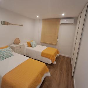 Central family apartment near the beach