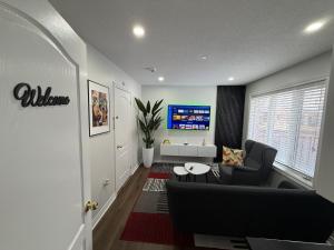 Cozy Private Two-Level Suite In Brampton With Separate Entrance And Living Area on Main Floor