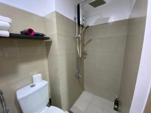 Shore - Spacious Room with Balcony - 52D