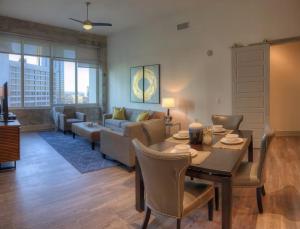 2 Bedroom Apartment Downtown Atlanta