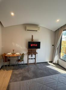 Direct Pool Access Studio - Venitian resort condo Jomtien Beach