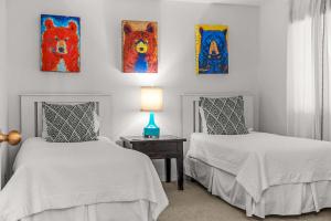 Modern Luxury at the Plaza 3 Bed 3 Bath