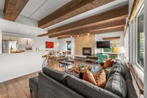 Modern Luxury at the Plaza 3 Bed 3 Bath