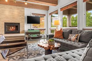 Modern Luxury at the Plaza 3 Bed 3 Bath