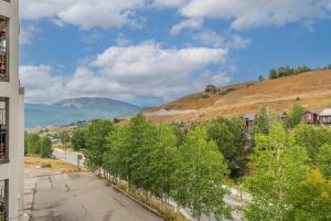 Modern Luxury at the Plaza 3 Bed 3 Bath