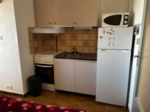 Studio cabine climatisé près de la plage - 4 couchages - FR-1-250-328