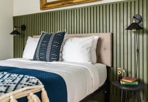 Perch Cottages #7 - Creek Access, Sauna, Mt views