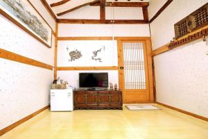 Jeonju Hanok Experience Mokkoji