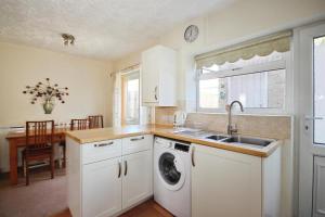 Cosy 3-Bedroom House in Coventry Free Parking Ideal for Families & Contractors