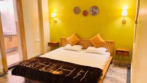 Aadi-Kashi Retreat-2bhk flat near kashi vishwanath temple