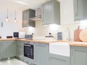 Middle Hanter - Uk37355