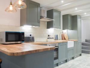 Middle Hanter - Uk37355