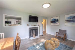 Peaceful 4BR Stay Near Downtown w FirePit-Pets OK