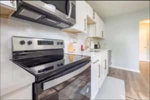 Peaceful 4BR Stay Near Downtown w FirePit-Pets OK