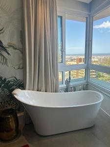 Luxo com Vista para o Mar nas Quatro Praças