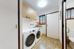 4B Canal-Style Living Newport