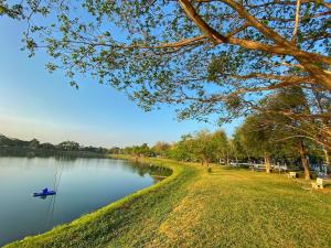 The green house near the BTS DMK