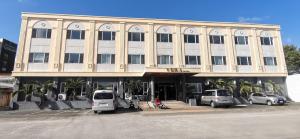 Townhouse Oak Vera Hotel Near Clark International Airport