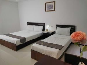 Townhouse Oak Vera Hotel Near Clark International Airport