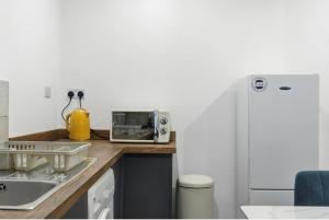 2 Bed London Stay - Sleeps 4 - FREE Parking & WIFI