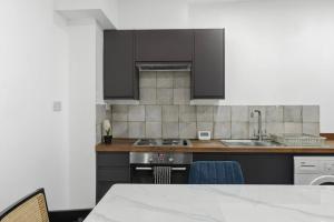 2 Bed London Stay - Sleeps 4 - FREE Parking & WIFI