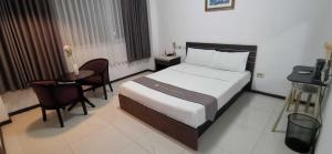 Townhouse Oak Vera Hotel Near Clark International Airport