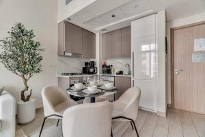 Free housekeeping visits during your stay - StayShort - Sleeps 4 Modern 1BR at Azizi Riviera 47
