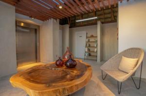 Arenita Macondo Study on 5th Ave near the sea