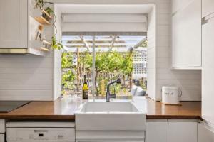 Modern Cottage with Short Walk to the River