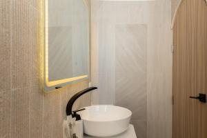 Studio for 3 Guests with Kitchen at Center Sathorn