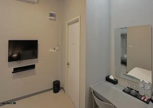 โรงแรมหลังสวนเพลส Langsuan place Hotel