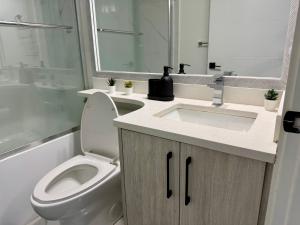 Comfort 2 BR Vancouver!