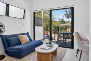 Modern Brookvale Studio Free Parking and Balcony