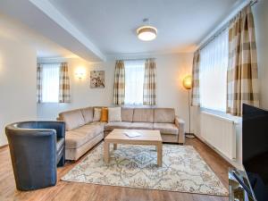 Ski-In Ski-Out Brunner Apartment Top 2